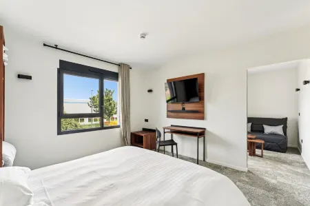 Hôtel Akena Pierrelaye Отели в г. Монтиньи-ле-Кормей