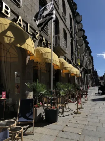 Balzac Hôtel Restaurant Отели в г. Сен-Брис-ан-Коглес