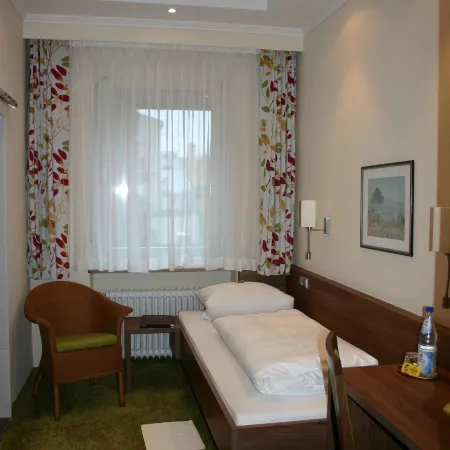 Hotel Hauser an der Universität Отели рядом с достопримечательностью «Генеральное Консульство США в Мюнхене»