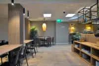 Spot Apartments Trindade Hotels near Crystal Palace