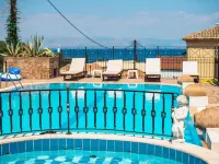 Avra Paradise Aparthotel Отели рядом с достопримечательностью «Пляж Мессонги»