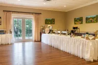 Chateau Saint Denis Hotel, a Trademark Collection by Wyndham - breakfast