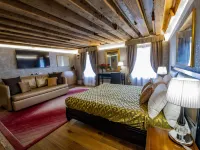 إيجو ريزيدنس فينيس Hotels near دورسودورو