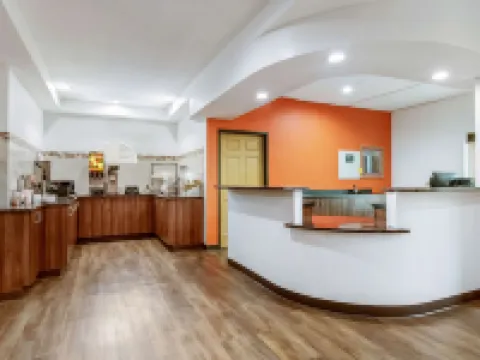 Econo Lodge Hotels in Needham Township