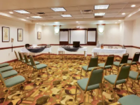 米德韋斯特城廷克空軍基地浩楓温德姆公寓 米德韋斯特城酒店