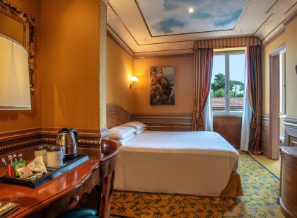 River Palace Hotel