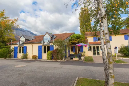 Comfort Hotel Grenoble Meylan Отели в г. Сен-Пьер-де-Шартрёз