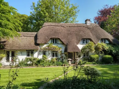 Thatched Eaves Hotels near New Forest Deer Safaris