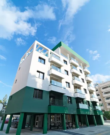 LIV the City Suites Adults Only Отели рядом с Аэропорт Ларнака