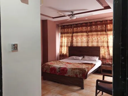 Gold Star Hotel Отели рядом с достопримечательностью «Самади оф Рейнджит Сингх»