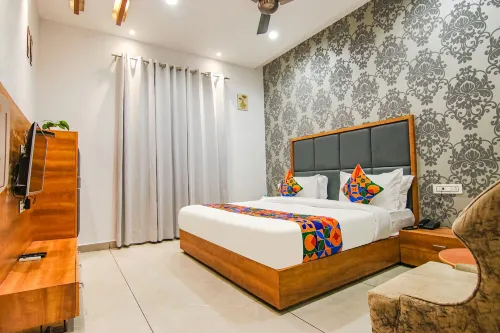 FabHotel Royal Mapple