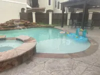 Bizi Near Galleria Mall - Villas