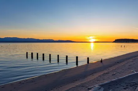 Cozy Whidbey Island Stay Steps on the Beach Fireplace BBQ Near Trails Отели рядом с достопримечательностью «Парк округа Дабл Блафф»