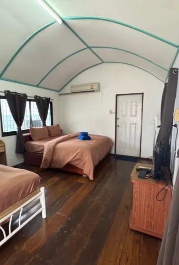 เรือบ้าน