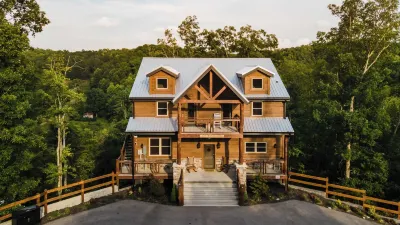 Copperhead by AvantStay Treetop Haven w Indoor Pool Home Theatre Game Room