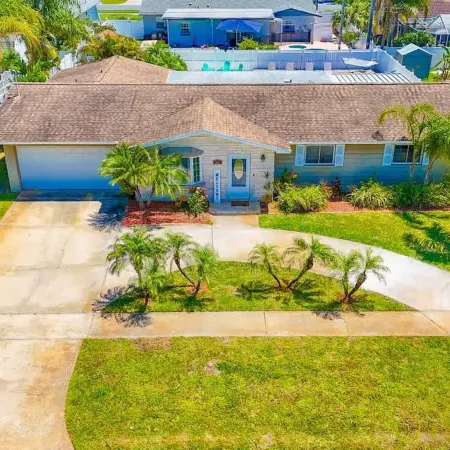 Four Bed Home with Pool Game Room Bar Near Beach