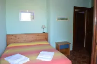 House with Private Garden in the Crete Senesi
