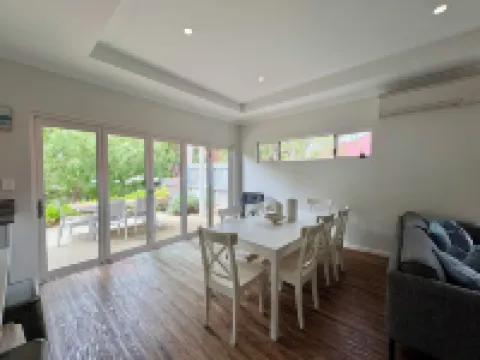 Blau - the Blue House Hotels in Dunsborough