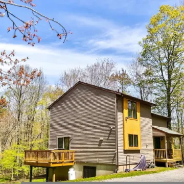 Hunter Mountain Ski House - Tesla Charger