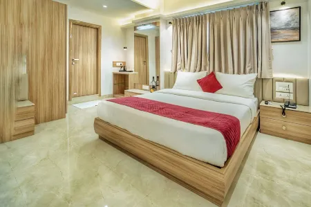 The Grand Murli Hotel, City Light Road, Surat Отели в г. Сурат