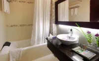 Hotel the Cox Today