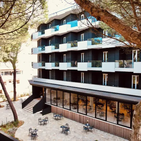 HOTEL NOIR