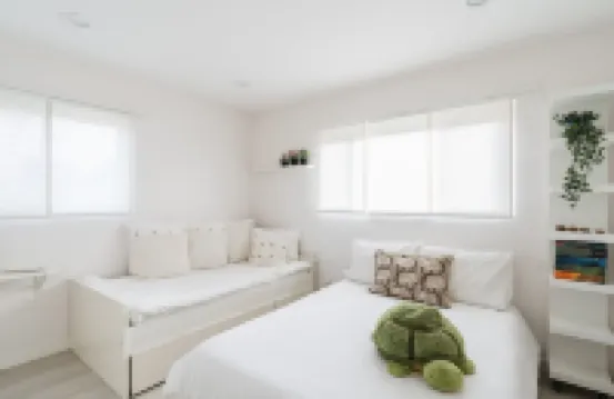 寬敞明亮的5卧室綠洲游泳池和院子