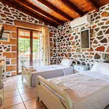 Mani's Garden Paradise - Elia Secluded Retreat Rooms
