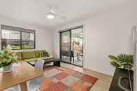 KozyGuru / Mt Gravatt East / 3 Bed House Qmg030