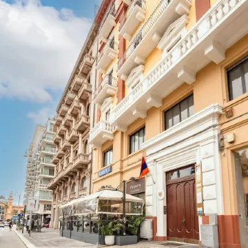 High-end Apartment in Bari Center