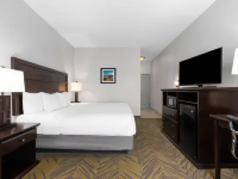 La Quinta Inn & Suites by Wyndham-Brookshire-West Katy Hotels in Waller County