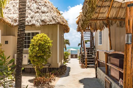Hidden Jewel Boutique Hotel Отели в г. Ambergris Caye