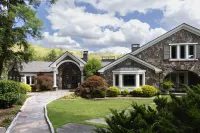 Private 37 Acre Lake Estate on 164 Acres - 11 BR