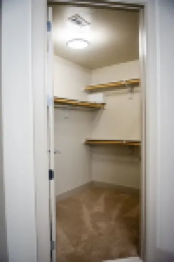 Highrise w/amazing views of Dallas!!