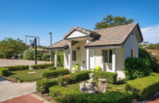 สระว่ายน้ำและห้องภาพยนตร์สุดเอ็กซ์ตราอร์ดินารี่ที่ Grand Contento โดย Avantstay