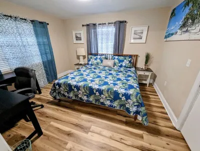 Tropical Lagoon Getaway: River View ~ Hot Tub Hotels near Banana Creek Launch Viewing