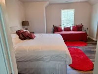 Spacious 4 BR (5 beds) 2.5 bath home in Newnan GA Hotels near Bubbles and Brushes Art Studio