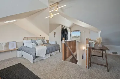 CloudDrift Villa - Romantic MountainTop Getaway with Spa, Sauna and Amazing View Hotels in 