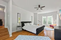 Luxury Brooks Retreat – 7BR 9BA, WiFi, Chef's Kitchen, Workspace, Outdoor Oasis! - Kitchenette
