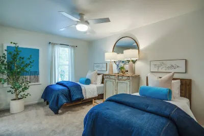Experience Modern Elegance: Luxurious Tallahassee Condo with Premier Amenities
