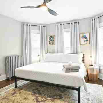 Elegant 7Br 2.5Bath Victorian Gem Sleeps 16+ Rooms