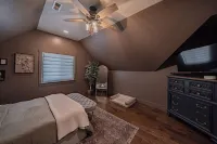 Downtown Vintage Dreamhouse near the Snake River Greenbelt
