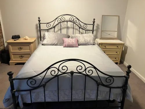 Charming 2-Bedroom House in Lovely Red Bank with WiFi, AC Sleeps Six