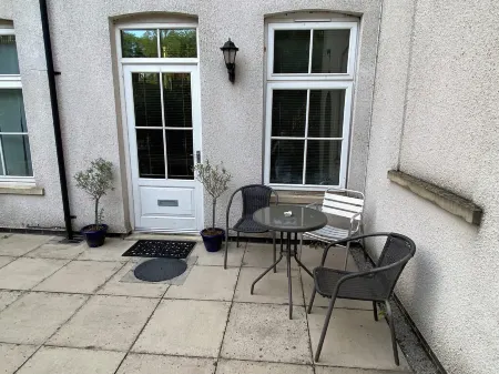 Studio - Sleeps 2 - Pets - Terrace - Parking Отели в г. Макклсфилд Форест энд Уайлдборклаф