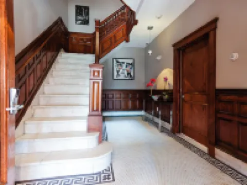 Maverick Suites at 89 Marion Hotels in Brookline