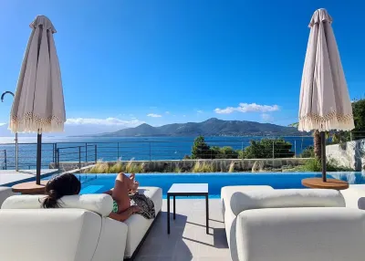 Villa Empeiria Hoteles cerca de Steel-Design
