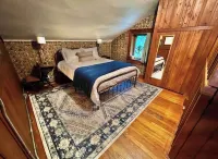 Old School 7 - Charming 2-bedroom historic home in welcoming Mansfield Hotels near The Blueberry Patch