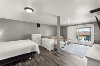 Lake Cumberland Luxury #2! Amazing Lake views, hot tub, fire pit!