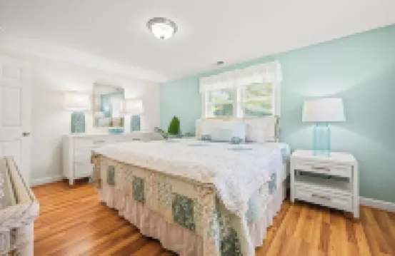 Charming Coastal Retreat in Manteo – Newly Remodeled & Ready for Your Stay!