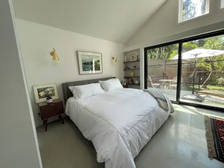 Brand New Charming Guest House in lovely Northwest Glendale CA. Private &Quiet Отели рядом с достопримечательностью «Gallery Godo»